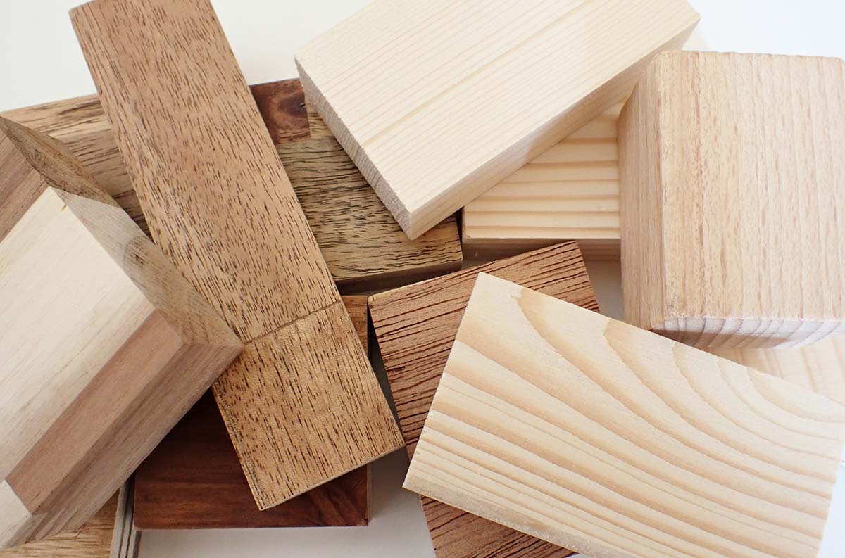 木材・端材の袋詰め